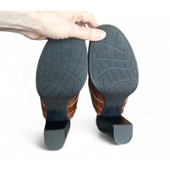 B.O.C. Women’s Brown Leather Heeled Clogs Mules Slip On Brass Buckle Size 7 - Picture 8 of 8